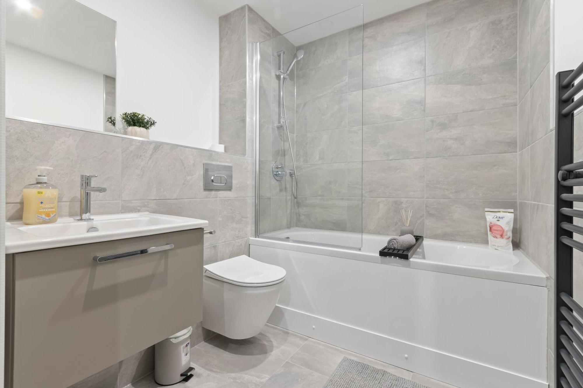 Walk To Minister - Flat - Sleeps 7-gym